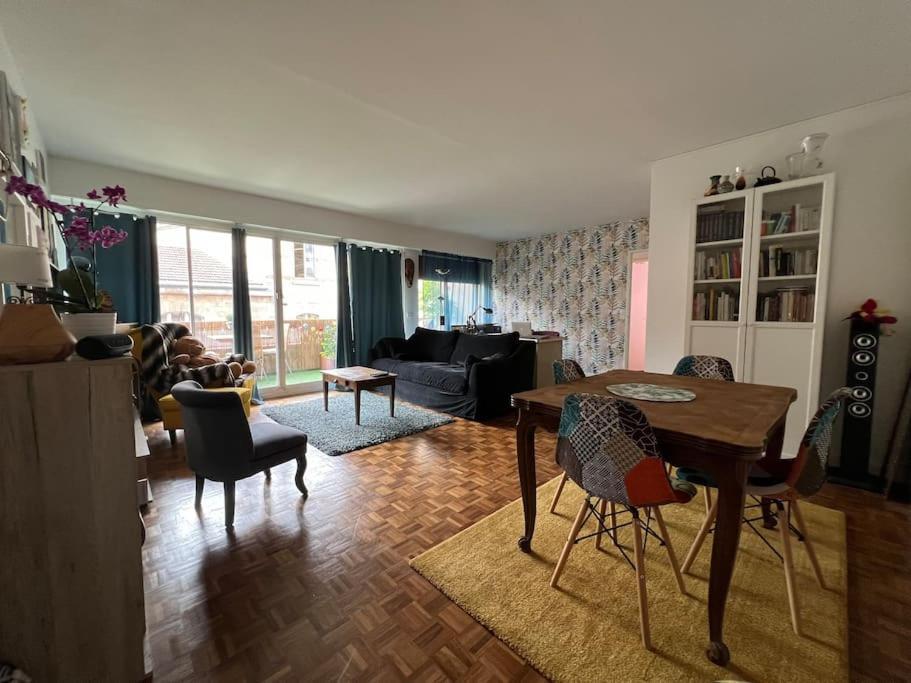 פריז Grand Appartement Avec Balcon Et Parking Gratuit Sur Place מראה חיצוני תמונה